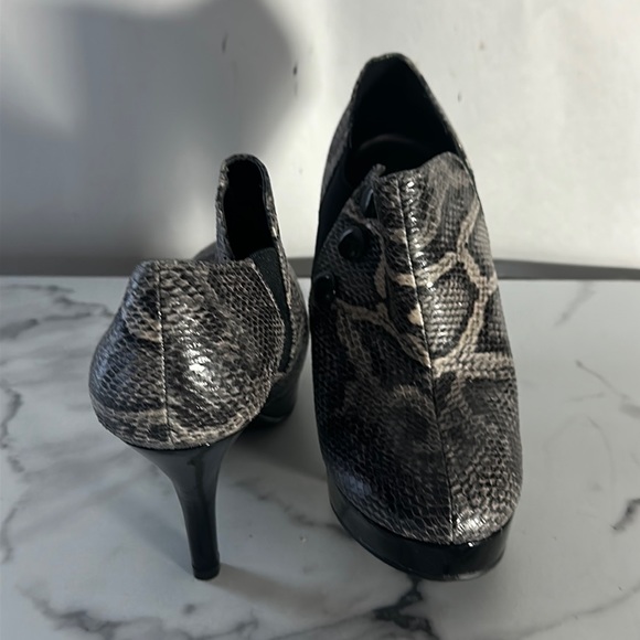 Metaphor- snake print heels - Picture 1 of 15